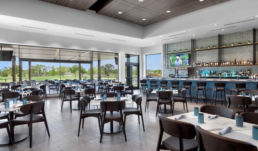 Aileron Aviators Club Restaurant & Bar with view of golf course