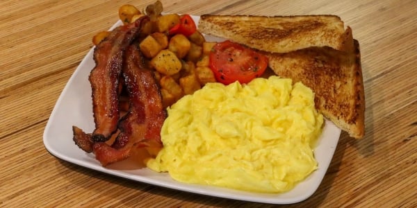 Eggs, potatoes, bacon and toast breakfast at Saddle Creek Grill