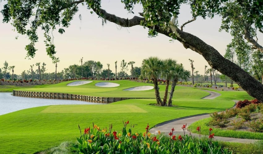 Beautiful Hole 4 at Aileron Golf Club at Sunseeker Resort