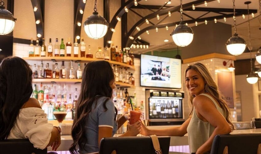 Brick & Daisy – Cocktail & Wine Bar